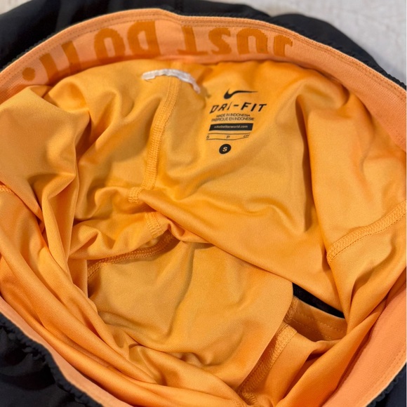 Nike Dri-Fit Women’s Gray Orange Shorts With Bike Shorts Underneath Size S - Picture 5 of 7